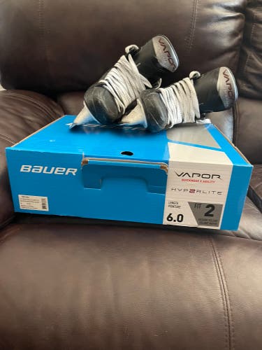 Bauer Vapor Hyperlite 2 Hockey Skates 6 (Used)