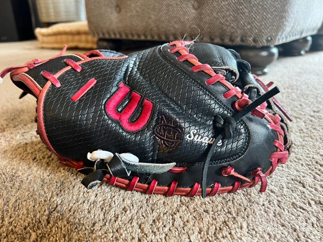 2025 Wilson A2000 RH Catcher's Baseball Glove 34" (Used)