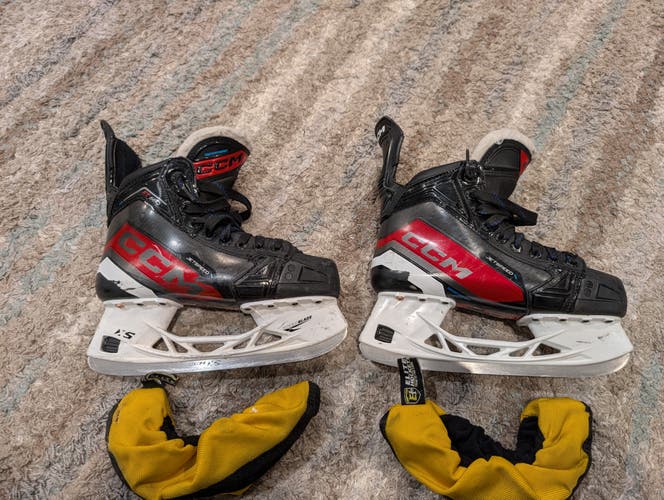 CCM Jetspeed FT680 Hockey Skates Regular Width Size 5 (Used)