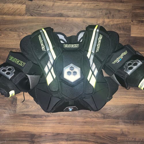 Small / Medium Vaughn Velocity VE8 Junior Goalie Chest Protector (Used)
