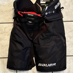 Men's Intermediate Medium Bauer Vapor Hyperlite Hockey Pants (Used)