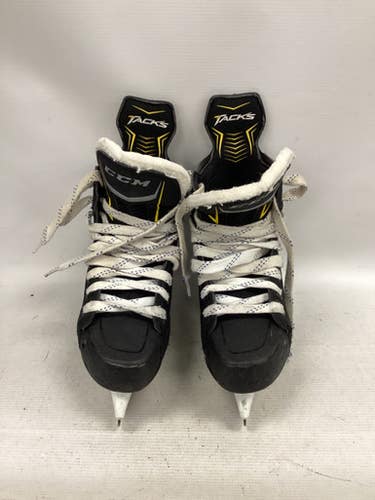 Used CCM TACKS CLASSIC PRO+ Intermediate Hockey Skate Intermediate 5.5 11851-S000037397