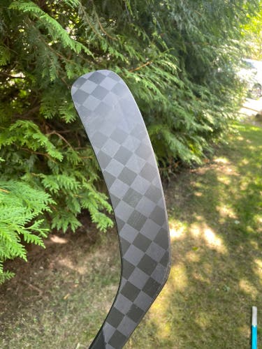 Intermediate CCM Right Handed Hockey Stick P29 (New)
