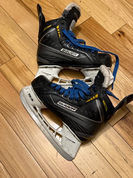Bauer Supreme 150 Hockey Skates Regular Width Size 3 (Used)
