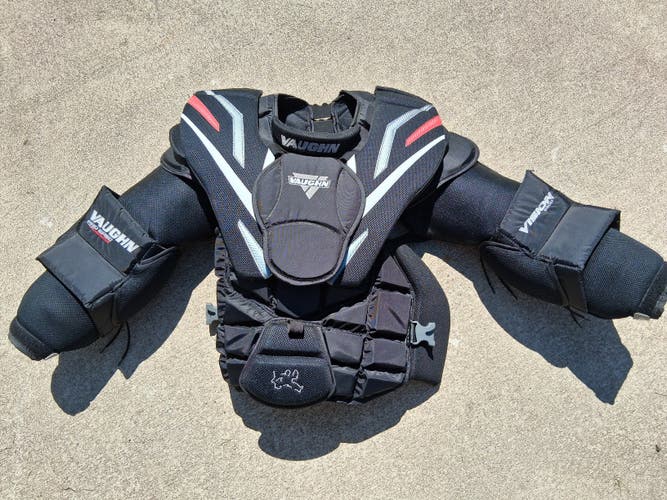 Senior XL Vaughn Vision Pro Spec 9500 Goalie Chest Protector (Used)