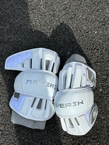 Large/Extra Large Maverik Max Arm Pads
