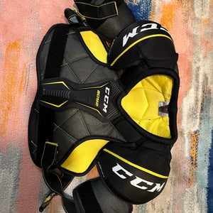 Large Junior CCM Tacks 3092 Shoulder Pads (Used)