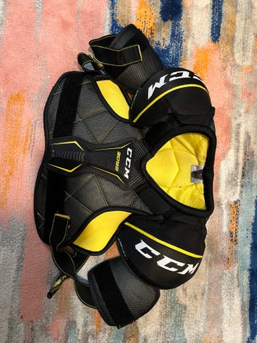 Large Junior CCM Tacks 3092 Shoulder Pads (Used)
