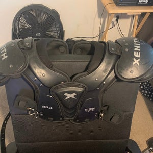 Small Youth Xenith Shoulder Pads (Used)