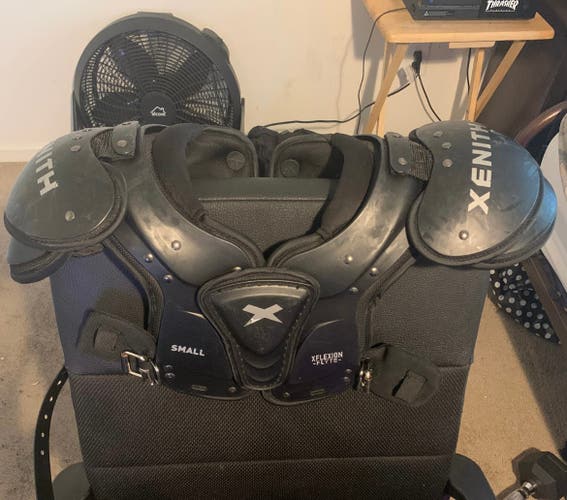 Small Youth Xenith Shoulder Pads (Used)