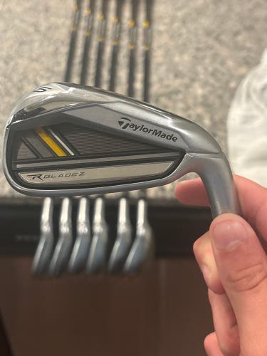 TaylorMade Rocketbladez Right Handed Iron Set Regular Flex (7 Clubs) #5 - #9, PW, GW Graphite Shaft