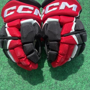 Red Junior CCM JetSpeed FT4 Gloves 10" (Used)