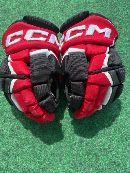 Red Junior CCM JetSpeed FT4 Gloves 10" (Used)