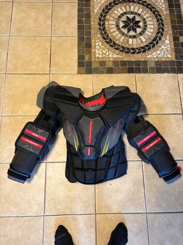 Small Bauer Vapor Hyperlite Pro Goalie Chest Protector (Used)