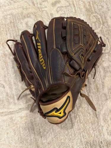 Mizuno Classic Pro RH Pitcher's Baseball Glove 12" (Used)