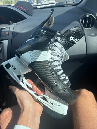 2025 CCM Tacks XF 652 Pro Hockey Skates Wide Width 8 (Used)