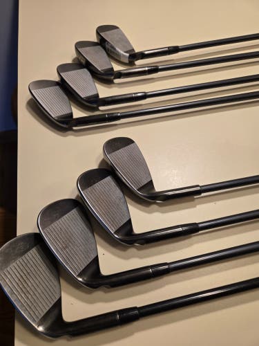 Men's Ping G710 Right Handed Iron Set Regular Flex (8 Clubs) #4 - #9, PW, GW Graphite Shaft (Used)