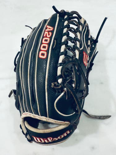 Wilson RH Outfield A2000 Baseball Glove 12.75" (Used)
