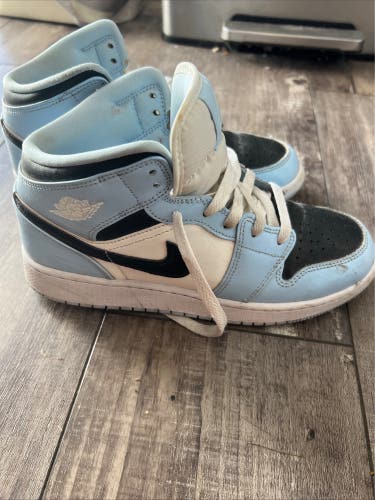 Blue Unisex 7Y (Big Kids / Youth) Youth Air Jordan JORDAN RETRO 1 Shoes (Used)