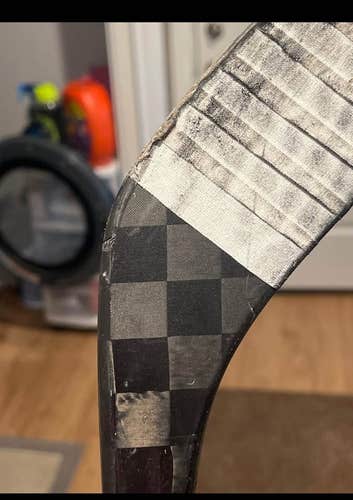 Senior Bauer Vapor FlyLite Right Handed Hockey Stick P28 (Used)