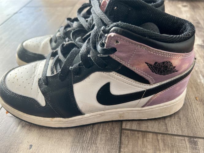 Girls Jordan 1 Retro Size 6Y Pink/Purple