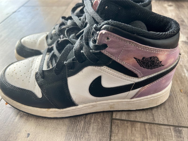 Girls Jordan 1 Retro Size 6Y Pink/Purple