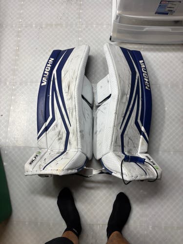 35" Vaughn SLR3 Pro Goalie Leg Pads (Used)