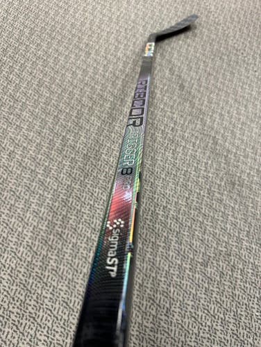 CCM Chrome Trigger 8 Pro 65 flex P29 curve right hand stick