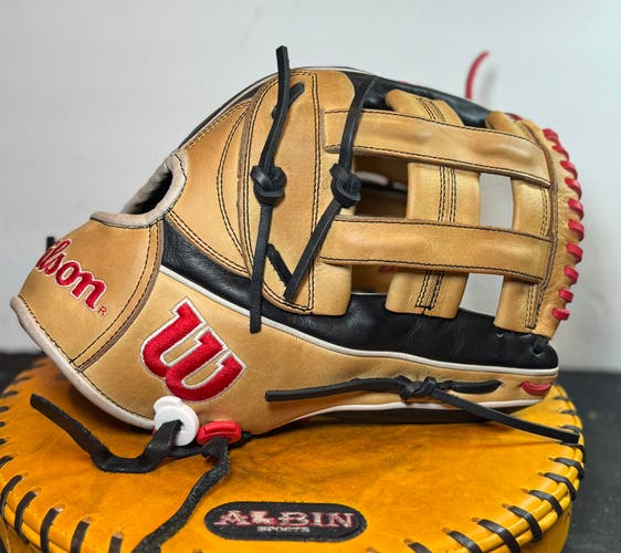 Wilson A2000 RH Outfield Baseball Glove 12.5" (Used)