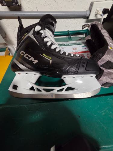 2024 CCM Tacks XF 80 Hockey Skates 10 (Used)