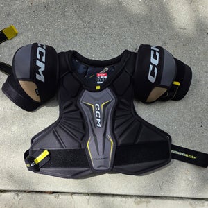 Large Senior CCM Tacks Classic Shoulder Pads (Used)