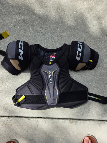 Large Senior CCM Tacks Classic Shoulder Pads (Used)