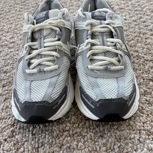 Nike Vomero sneakers (hardly worn) youth size 5.5