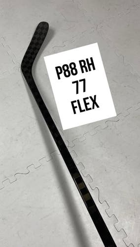 Senior(1x)Right P88 77 Flex ProBlackStock™ Unbranded Blackouts Pro Stock Nexus Hockey Sticks
