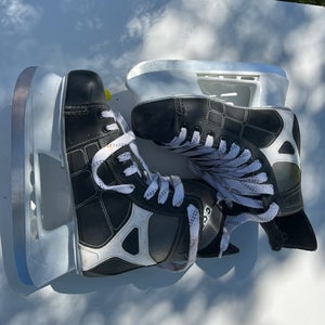 CCM 92 Hockey Skates 9 (Used)