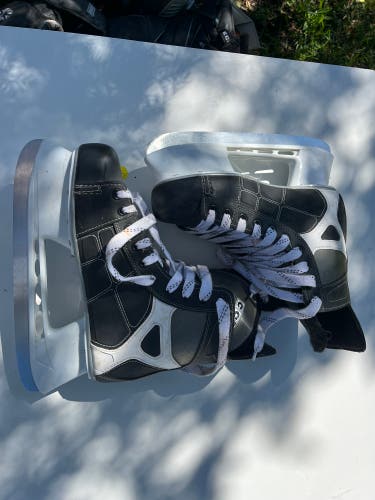 CCM 92 Hockey Skates 9 (Used)