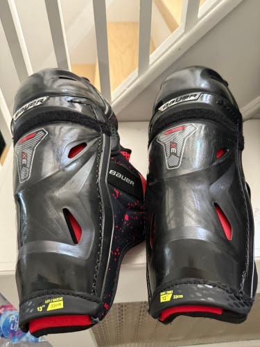 Intermediate Bauer Vapor 3X 13" Shin Pads (Used)