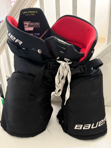 Men's Intermediate Medium Bauer Vapor LTX pro Hockey Pants (Used)
