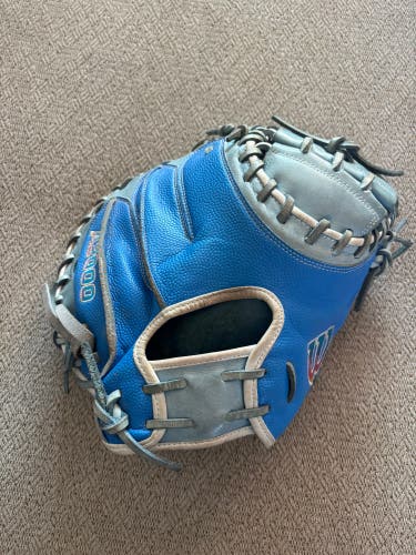 2023 Wilson A2000 RH Catcher's Baseball Glove 33" (Used)