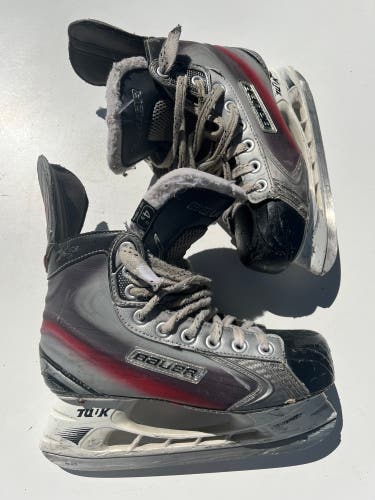 Bauer Vapor X5.0 Hockey Skates Regular Width Size 4.5 (Used)