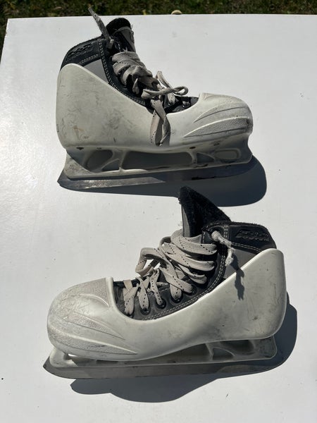 CCM 652 Super Tacks Hockey Goalie Skates Size 4 (Used)