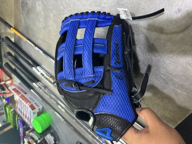 Used 44 PRO 44 PRO SIGNATURE SERIES - W/ NAME BB/SB Glove RH Throw Royal Blue 13" 11605-S000206092