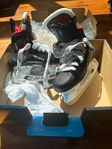 Bauer Vapor 3X Pro Hockey Skates Regular Width Size 1.5 (New)