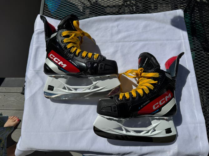 2023 CCM JetSpeed Control (SMU) Hockey Skates Regular Width Size 1 (New)