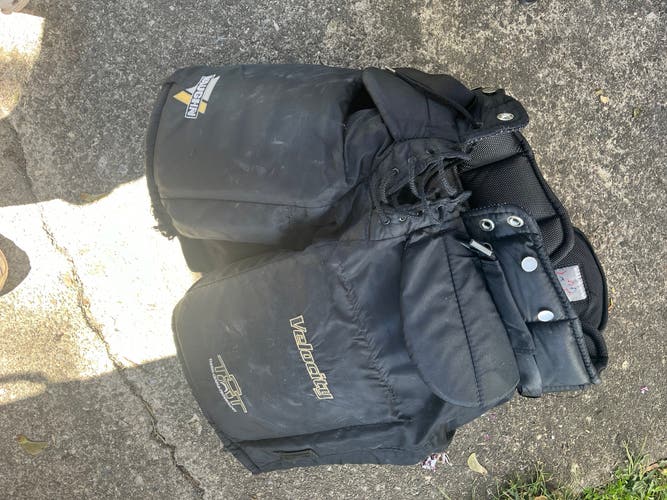 Senior Small Vaughn Velocity 7500 Hockey Goalie Pants (Used)