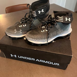 Unisex 4.5Y (Big Kids / Youth) Under Armour Highlight Mid Top (Used)
