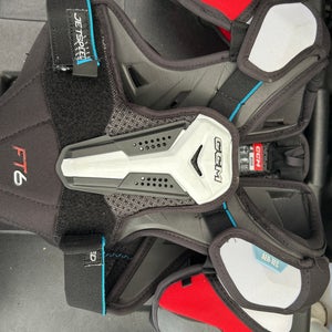 Men's Medium Junior CCM JETSPEED FT6 Shoulder Pads (Used)