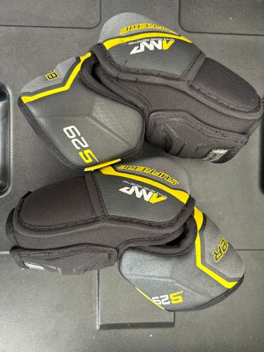 Junior Medium Bauer Supreme Elbow Pads (Used)