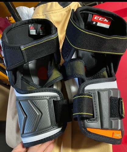 Pro Stock Large CCM Tacks Pro Elbow Pads new