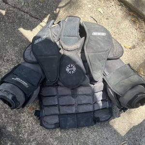 Simmons 992 Goalie Chest Protector (Used)